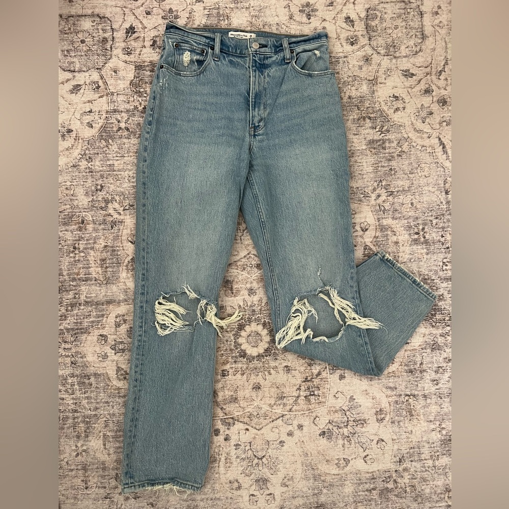 Abercrombie 90’s Straight Ultra High Rise Light Wash Distressed